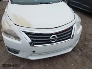 2013 Nissan Altima 2.5 S with VIN 1N4AL3AP3DC234703, listed as a IAAI auction lot 41927583 with 999,999 mi miles. Bid and sale history available at carsss.com. Image 6.