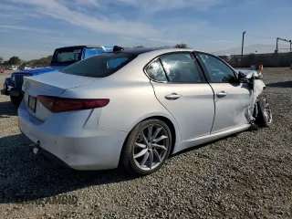 2023 Alfa Romeo Giulia Veloce z VIN ZARFAMBN7P7670885, wystawiony jako Copart lot #45810835 z przebiegiem Nie podano mil oraz Szkoda całkowita • Salvage title. Historia ofert i sprzedaży dostępna na DreamBid. Obrazek 3.
