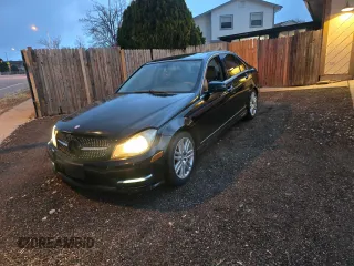 2012 Mercedes-Benz C 300 Sport z VIN WDDGF8BB3CR193809, wystawiony jako Copart lot #51398125 z przebiegiem 178 950 mil mil oraz Szkoda całkowita • Salvage title. Historia ofert i sprzedaży dostępna na DreamBid. Obrazek 2.