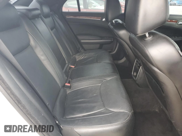 2014 Chrysler 300 z VIN 2C3CCAAG6EH335857, wystawiony jako Copart lot #58770385 z przebiegiem 206 547 mil mil oraz Szkoda całkowita • Salvage title. Historia ofert i sprzedaży dostępna na DreamBid. Obrazek 10.