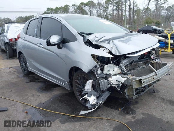 2018 Honda Fit Sport with VIN 3HGGK5H62JM702562, listed as a IAAI auction lot 41556944 with 137,416 mi miles. Bid and sale history available at carsss.com. Image 1.