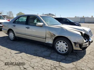 1997 Mercedes-Benz E-Class with VIN WDBJF55F4VJ032270, listed as a Copart auction lot 48010725 with 191,091 mi miles and Salvage Title. Bid and sale history available at carsss.com. Image 4.