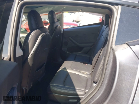 2022 Tesla Model Y Long Range z VIN 7SAYGAEE9NF574634, wystawiony jako IAAI lot #42040719 z przebiegiem 29 675 mil mil oraz . Historia ofert i sprzedaży dostępna na DreamBid. Obrazek 8.
