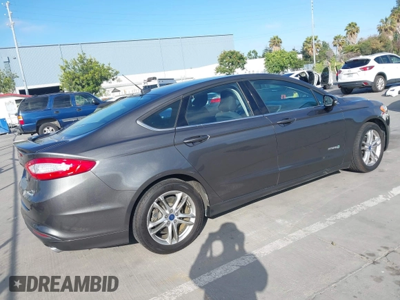 2016 Ford Fusion SE Hybrid z VIN 3FA6P0LU6GR145421, wystawiony jako IAAI lot #42650918 z przebiegiem 105 990 mil mil oraz . Historia ofert i sprzedaży dostępna na DreamBid. Obrazek 4.