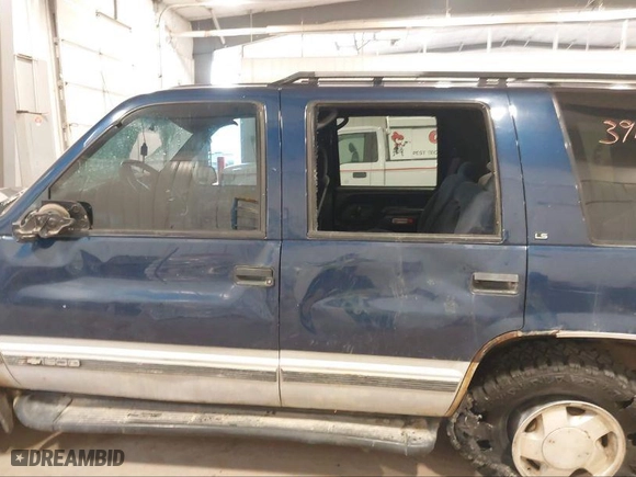 1996 Chevrolet Tahoe with VIN 1GNEK13R3TJ359476, listed as a IAAI auction lot 39579992 with 258,505 mi miles. Bid and sale history available at carsss.com. Image 6.