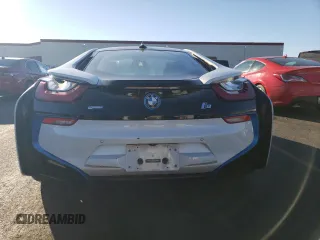 2015 BMW i8 z VIN WBY2Z2C52FV391647, wystawiony jako Copart lot #76799904 z przebiegiem 59 814 mil mil oraz Czysty tytuł • Clean title. Historia ofert i sprzedaży dostępna na DreamBid. Obrazek 6.