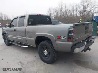2006 Chevrolet Silverado 1500 LT2 with VIN 2GCEK19B761113578, listed as a IAAI auction lot 41163232 with 67,875 mi miles. Bid and sale history available at carsss.com. Image 3.