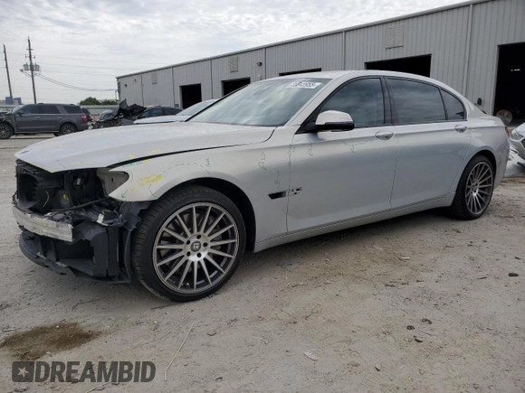 2015 BMW 7 Series 750Li z VIN WBAYE8C56FD781213, wystawiony jako Copart lot #55843955 z przebiegiem 63 899 mil mil oraz Szkoda całkowita • Salvage title. Historia ofert i sprzedaży dostępna na DreamBid. Obrazek 1.