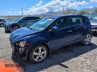 2013 Chevrolet Sonic LTZ z VIN 1G1JE6SB5D4127390, wystawiony jako Copart lot #56005845 z przebiegiem 184 905 mil mil oraz Szkoda całkowita • Salvage title. Historia ofert i sprzedaży dostępna na DreamBid. Obrazek 1.