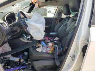 2018 Jeep Compass Latitude z VIN 3C4NJCBB7JT339233, wystawiony jako Copart lot #55175065 z przebiegiem Nie podano mil oraz Szkoda całkowita • Salvage title. Historia ofert i sprzedaży dostępna na DreamBid. Obrazek 7.