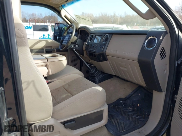2008 Ford Super Duty F-250 SRW XL with VIN 1FTNX20528EB93338, listed as a IAAI auction lot 41801499 with 232,046 mi miles. Bid and sale history available at carsss.com. Image 5.