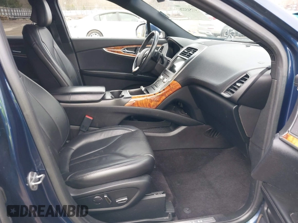 2017 Lincoln MKX Reserve with VIN 2LMPJ6LR4HBL26385, listed as a IAAI auction lot 41543226 with 59,562 mi miles. Bid and sale history available at carsss.com. Image 5.
