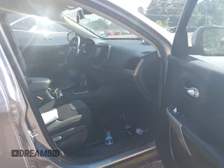 2018 Jeep Cherokee Latitude with VIN 1C4PJLCX1JD531305, listed as a IAAI auction lot 39712464 with 109,804 mi miles. Bid and sale history available at carsss.com. Image 5.