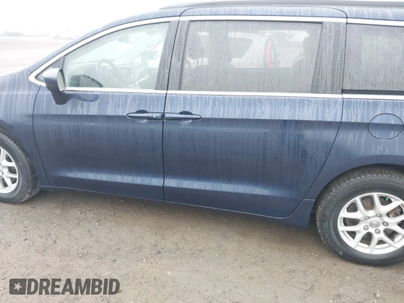 2020 Chrysler Voyager LX z VIN 2C4RC1CG6LR128508, wystawiony jako IAAI lot #41368776 z przebiegiem 60 156 mil mil oraz . Historia ofert i sprzedaży dostępna na DreamBid. Obrazek 15.