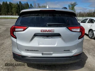 2022 GMC Terrain SLT z VIN 3GKALVEV6NL194805, wystawiony jako Copart lot #55059885 z przebiegiem 23 335 mil mil oraz Szkody całkowita. Historia ofert i sprzedaży dostępna na DreamBid. Obrazek 6.