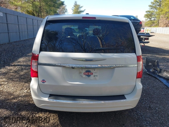 2015 Chrysler Town & Country Touring with VIN 2C4RC1BG4FR755536, listed as a IAAI auction lot 41769040 with 118,393 mi miles and . Bid and sale history available at DreamBid. Image 16.