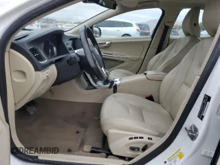 2015 Volvo S60 T5 Drive-E Premier z VIN YV140MFB2F1315820, wystawiony jako Copart lot #48077765 z przebiegiem 116 473 mil mil oraz Szkoda całkowita • Salvage title. Historia ofert i sprzedaży dostępna na DreamBid. Obrazek 7.