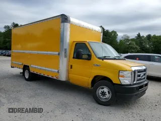 2022 Ford Econoline Cargo z VIN 1FDWE3FN6NDC11716, wystawiony jako Copart lot #57756385 z przebiegiem 89 924 mil mil oraz Tytuł czysty. Historia ofert i sprzedaży dostępna na DreamBid. Obrazek 4.