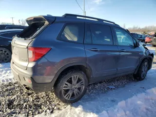 2020 Honda Passport EX-L z VIN 5FNYF8H54LB002310, wystawiony jako Copart lot #42425915 z przebiegiem 95 495 mil mil oraz Nie do naprawy • Non repairable. Historia ofert i sprzedaży dostępna na DreamBid. Obrazek 3.