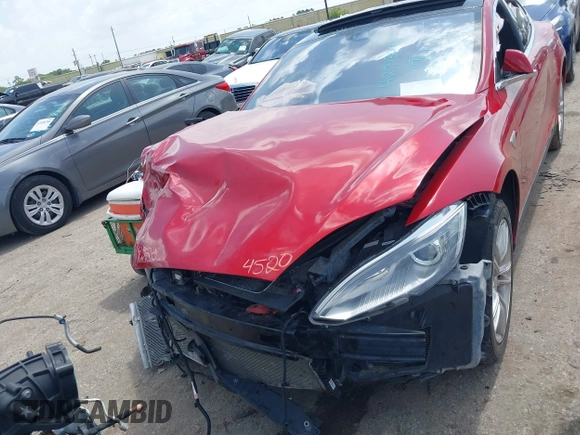 2014 Tesla Model S 60 with VIN 5YJSA1H14EFP63897, listed as a IAAI auction lot 42713272 with Not provided miles and . Bid and sale history available at DreamBid. Image 11.