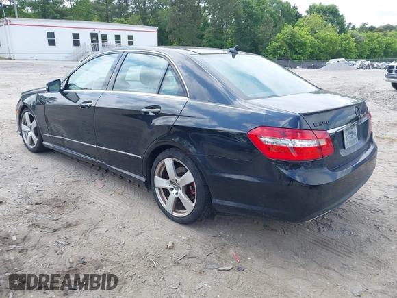 2011 Mercedes-Benz E 350 Luxury z VIN WDDHF8HB0BA269785, wystawiony jako IAAI lot #42120896 z przebiegiem 170 433 mil mil oraz . Historia ofert i sprzedaży dostępna na DreamBid. Obrazek 3.