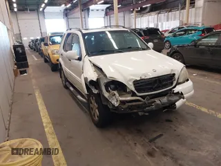 2000 Mercedes-Benz M 320/430/500 z VIN 4JGAB72EXYA151896, wystawiony jako IAAI lot #41518706 z przebiegiem 141 632 mil mil oraz . Historia ofert i sprzedaży dostępna na DreamBid. Obrazek 1.