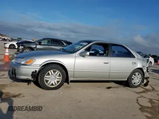 2001 Toyota Camry CE z VIN 4T1BG22K01U085409, wystawiony jako Copart lot #55941765 z przebiegiem 215 062 mil mil oraz Szkoda całkowita • Salvage title. Historia ofert i sprzedaży dostępna na DreamBid. Obrazek 1.