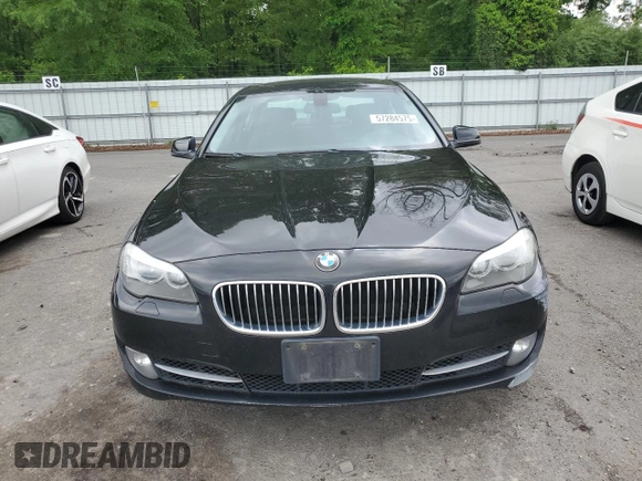 2013 BMW 5 Series 528i xDrive z VIN WBAXH5C57DD111555, wystawiony jako Copart lot #57284575 z przebiegiem 145 947 mil mil oraz Tytuł czysty. Historia ofert i sprzedaży dostępna na DreamBid. Obrazek 5.