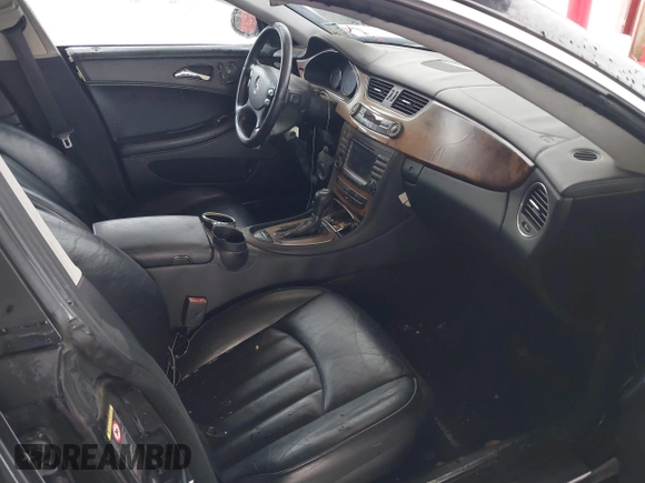 2006 Mercedes-Benz CLS 500 z VIN WDDDJ75X56A045909, wystawiony jako IAAI lot #41861720 z przebiegiem 127 719 mil mil oraz . Historia ofert i sprzedaży dostępna na DreamBid. Obrazek 5.