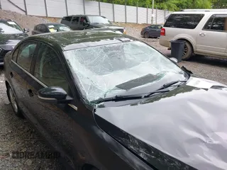 2014 Volkswagen Jetta SE z VIN 3VWD17AJ2EM273523, wystawiony jako IAAI lot #42360638 z przebiegiem 124 583 mil mil oraz . Historia ofert i sprzedaży dostępna na DreamBid. Obrazek 12.