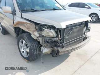 2006 Honda Pilot EX-L with VIN 5FNYF18586B028291, listed as a IAAI auction lot 42040904 with 217,038 mi miles and . Bid and sale history available at carsss.com. Image 6.