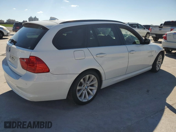 2011 BMW 3 Series 328i xDrive with VIN WBAUU3C52BA542516, listed as a Copart auction lot 81572764 with Not Provided miles and Salvage Title. Bid and sale history available at DreamBid. Image 3.