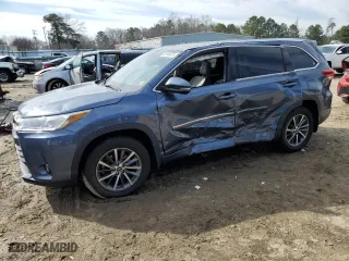 2017 Toyota Highlander XLE with VIN 5TDJZRFH1HS393351, listed as a Copart auction lot 46149615 with 68,985 mi miles and Salvage Title. Bid and sale history available at carsss.com. Image 1.