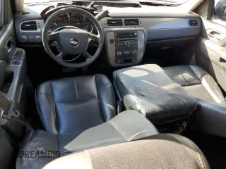 2011 Chevrolet Suburban z VIN 1GNWK5EG0BR121950, wystawiony jako Copart lot #82678394 z przebiegiem 154 952 mil mil oraz Szkoda całkowita • Salvage title. Historia ofert i sprzedaży dostępna na DreamBid. Obrazek 8.
