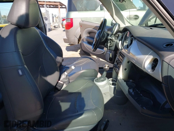 2002 MINI Hardtop with VIN WMWRC33402TC32985, listed as a IAAI auction lot 42608636 with 159,996 mi miles and . Bid and sale history available at DreamBid. Image 5.
