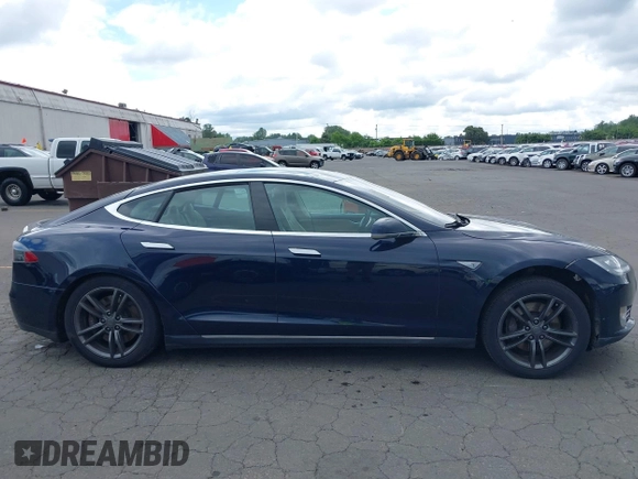 2013 Tesla Model S с VIN 5YJSA1CN1DFP05559, выставлен на аукционе IAAI как лот 42249943 с пробегом 134 399 миль миль и . История ставок и продаж доступна на DreamBid. Изображение 13.