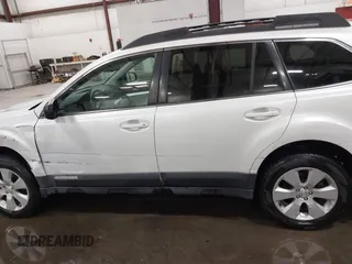 2011 Subaru Outback 2.5i Prem AWP with VIN 4S4BRBCC2B3442565, listed as a IAAI auction lot 42032820 with 207,677 mi miles. Bid and sale history available at carsss.com. Image 14.