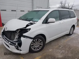 2014 Toyota Sienna XLE z VIN 5TDYK3DC6ES492167, wystawiony jako IAAI lot #41257193 z przebiegiem 216 046 mil mil oraz . Historia ofert i sprzedaży dostępna na DreamBid. Obrazek 17.
