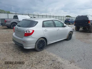 2009 Toyota Matrix S z VIN 2T1KE40E49C006934, wystawiony jako IAAI lot #42076361 z przebiegiem 151 944 mil mil oraz . Historia ofert i sprzedaży dostępna na DreamBid. Obrazek 4.