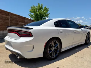 2019 Dodge Charger Scat Pack z VIN 2C3CDXGJ3KH558842, wystawiony jako Copart lot #60527095 z przebiegiem 127 546 mil mil oraz Czysty tytuł • Clean title. Historia ofert i sprzedaży dostępna na DreamBid. Obrazek 4.