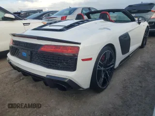 2020 Audi R8 Spyder performance z VIN WUA4BCFX3L7901606, wystawiony jako Copart lot #75199024 z przebiegiem Nie podano mil oraz Nie do naprawy. Historia ofert i sprzedaży dostępna na DreamBid. Obrazek 3.