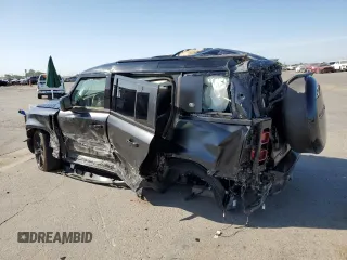 2023 Land Rover Defender X-Dynamic SE z VIN SALE2EEU1P2214401, wystawiony jako Copart lot #58029025 z przebiegiem 36 076 mil mil oraz Szkoda całkowita • Salvage title. Historia ofert i sprzedaży dostępna na DreamBid. Obrazek 2.