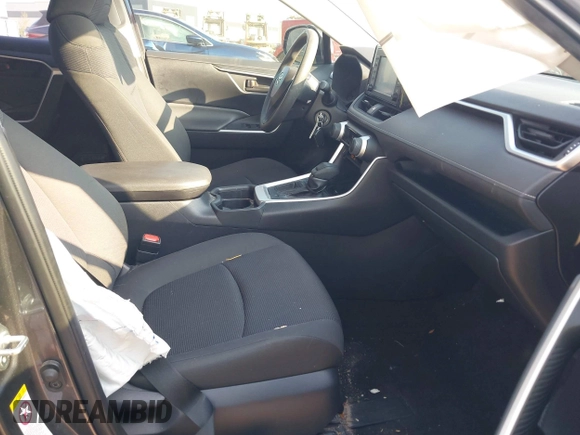 2019 Toyota RAV4 LE with VIN JTMK1RFV0KD003070, listed as a IAAI auction lot 42051761 with 86,651 mi miles. Bid and sale history available at carsss.com. Image 5.