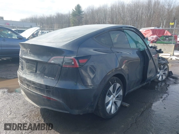 2024 Tesla Model Y Long Range with VIN 7SAYGDEE8RF084936, listed as a IAAI auction lot 41615104 with 14,622 mi miles. Bid and sale history available at carsss.com. Image 4.