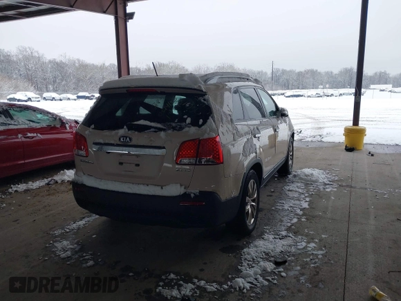 2011 Kia Sorento EX with VIN 5XYKU4A29BG040661, listed as a IAAI auction lot 41542762 with 185,108 mi miles. Bid and sale history available at carsss.com. Image 4.