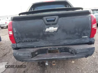 2007 Chevrolet Avalanche LTZ z VIN 3GNFK12357G286474, wystawiony jako IAAI lot #42110263 z przebiegiem 282 901 mil mil oraz . Historia ofert i sprzedaży dostępna na DreamBid. Obrazek 16.
