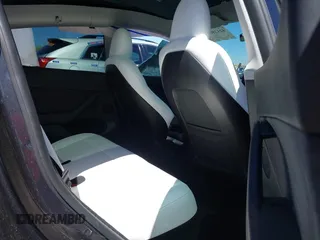 2024 Tesla Model Y Long Range z VIN 7SAYGDEE0RF128802, wystawiony jako IAAI lot #42128685 z przebiegiem 15 713 mil mil oraz . Historia ofert i sprzedaży dostępna na DreamBid. Obrazek 8.