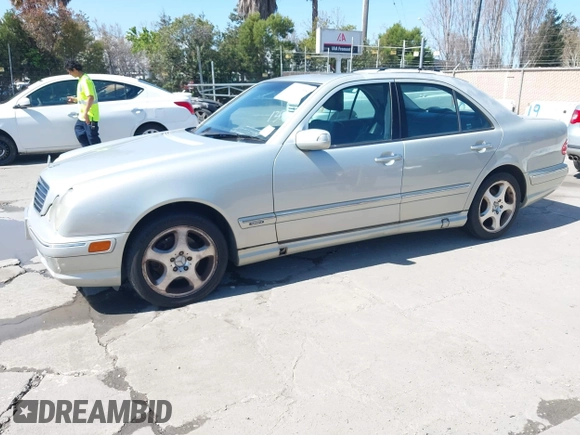 2001 Mercedes-Benz E-Class with VIN WDBJF65J81B314801, listed as a IAAI auction lot 41949755 with 254,836 mi miles. Bid and sale history available at carsss.com. Image 2.