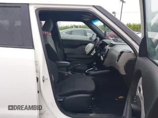 2015 Kia Soul z VIN KNDJN2A20F7125131, wystawiony jako IAAI lot #42231466 z przebiegiem 138 003 mil mil oraz . Historia ofert i sprzedaży dostępna na DreamBid. Obrazek 5.