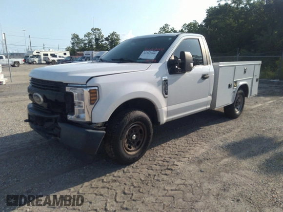 2018 Ford F-250 XL z VIN 1FDBF2A65JEC47942, wystawiony jako IAAI lot #42362008 z przebiegiem 173 284 mil mil oraz . Historia ofert i sprzedaży dostępna na DreamBid. Obrazek 17.